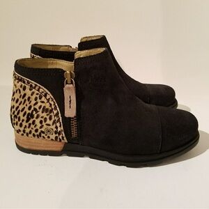 Sorel Major Low Premium Ankle Boot size 6.5 Black Suede animal hair print heel